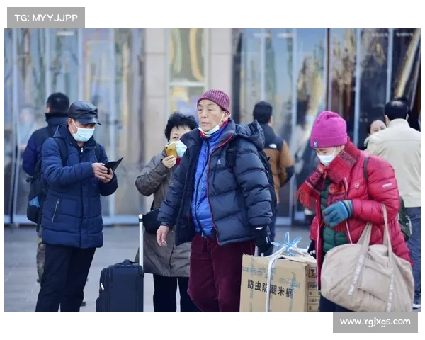 美好归家的核心在于温馨与归属感的交织与家人间无言的默契与支持